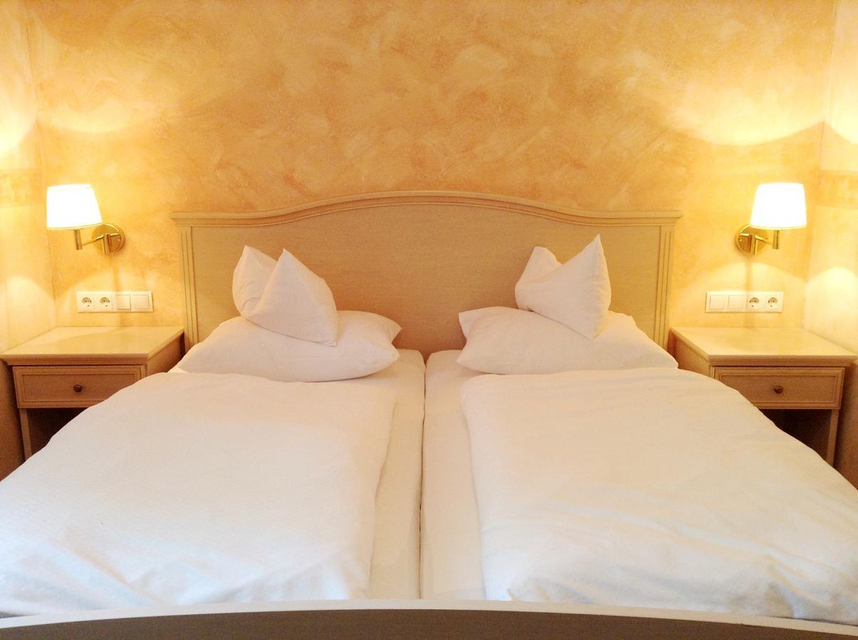 Hotel Gruenes Tuerl Bad Schallerbach Szoba fotó