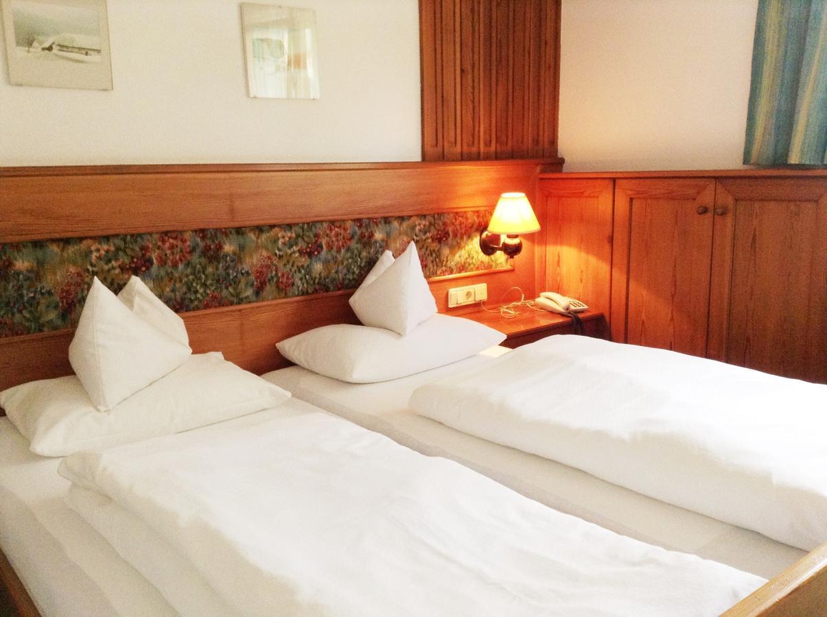 Hotel Gruenes Tuerl Bad Schallerbach Szoba fotó